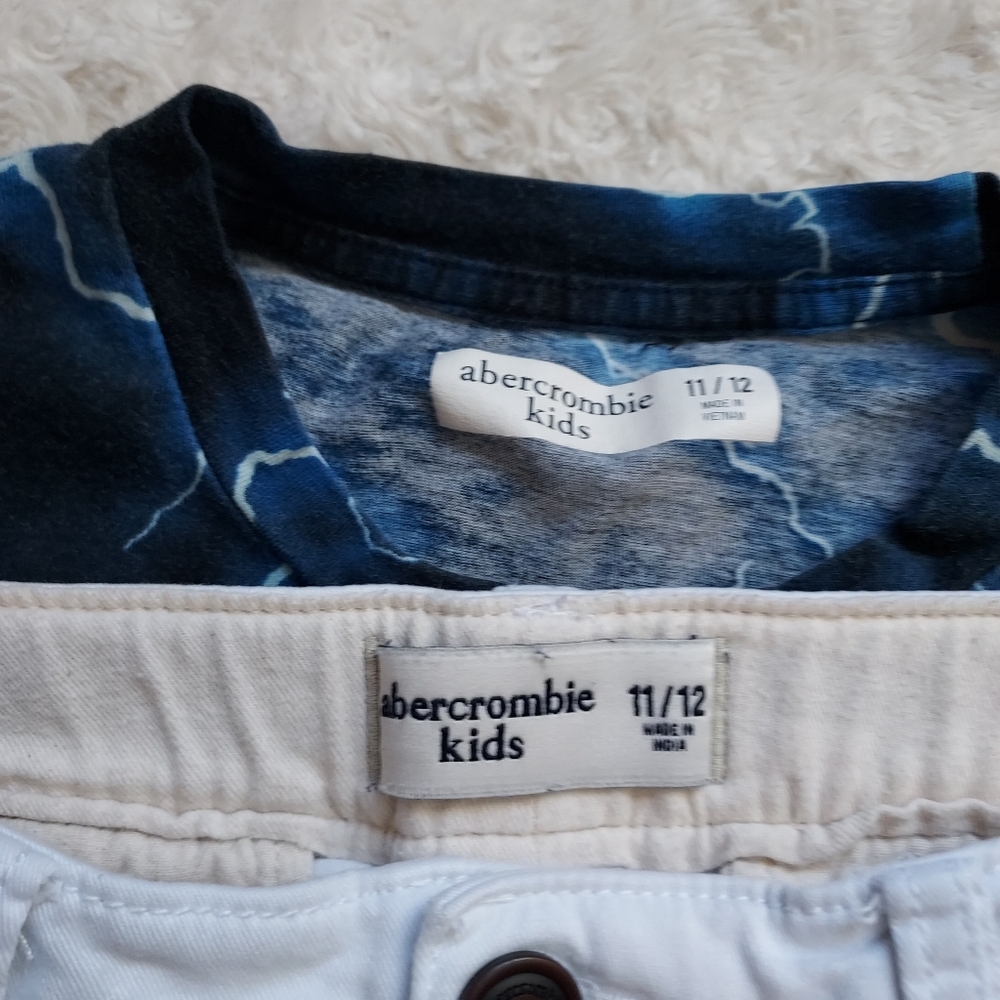 Abercrombie Kids Off White Shorts & Blue Lightening Graphic T-shirt 11/12 School - Picture 2 of 4